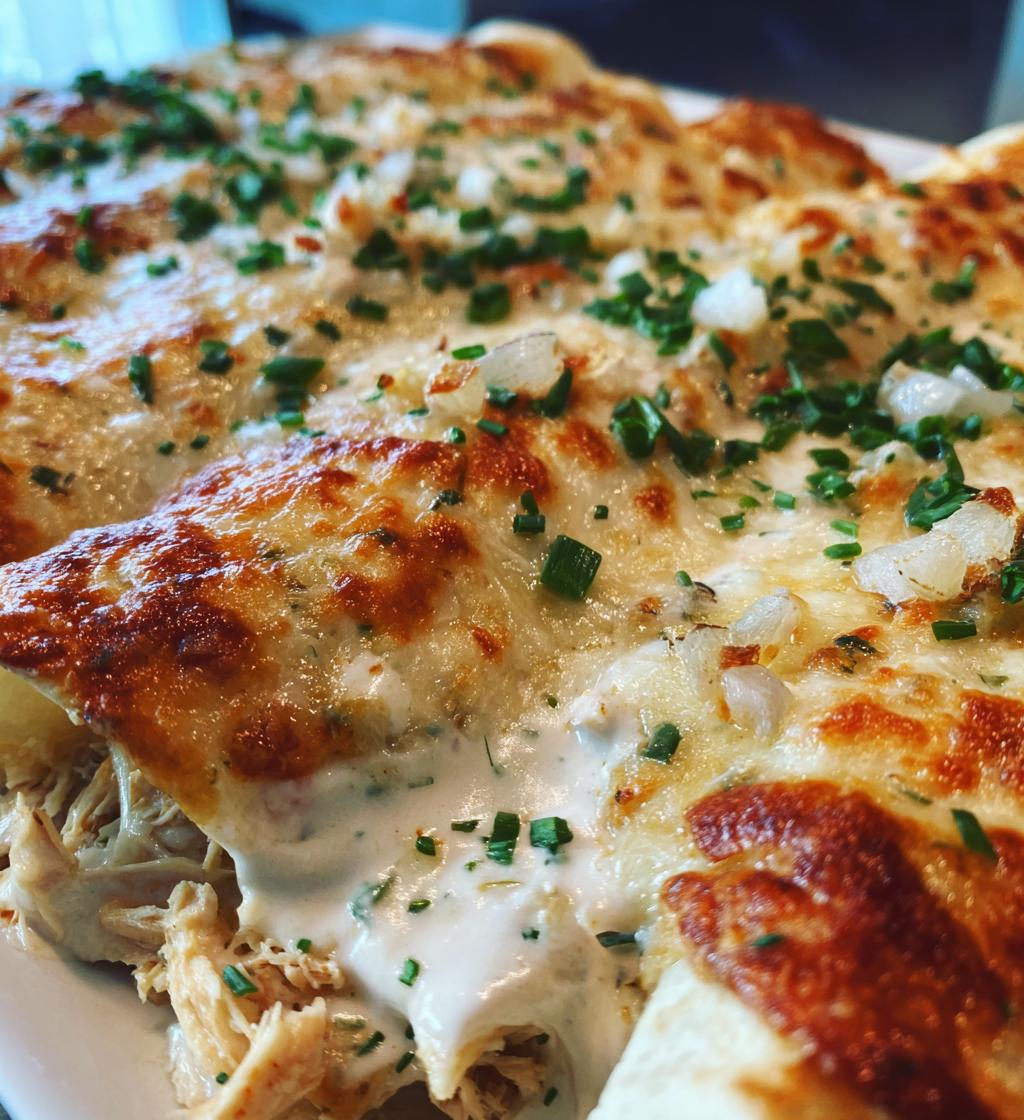 chicken enchiladas with sour cream white sauce - detail 1