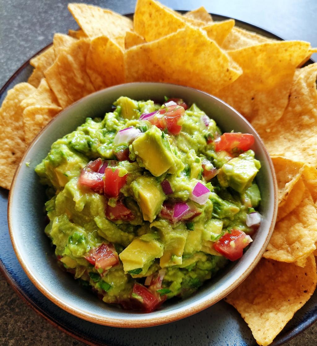 easy guacamole with chips recipe - detail 1