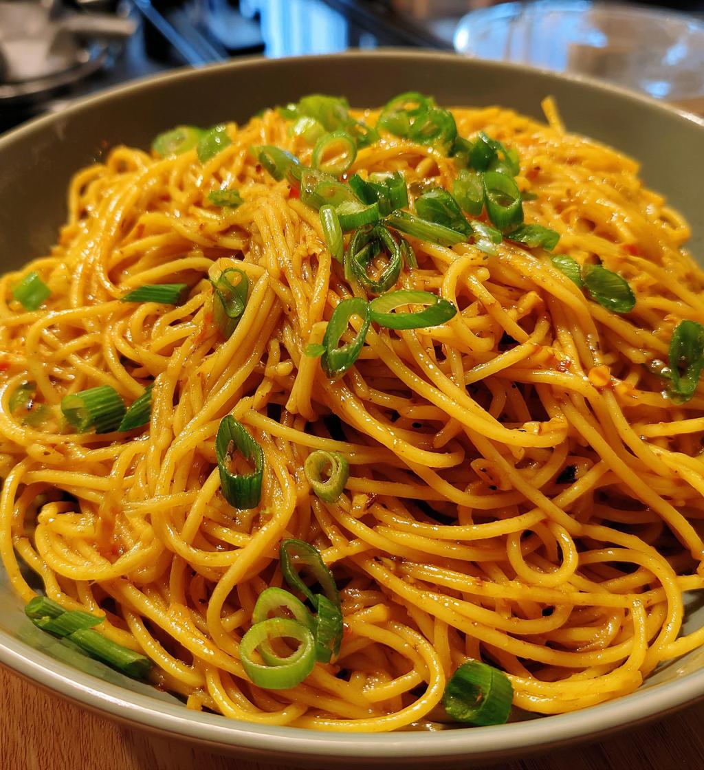 garlic noodles - detail 1