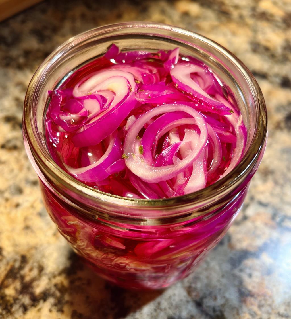 quick pickled red onions - detail 1