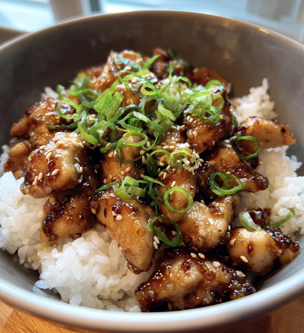 honey garlic chicken rice bowl - detail 1