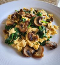 mushroom spinach scrambled eggs