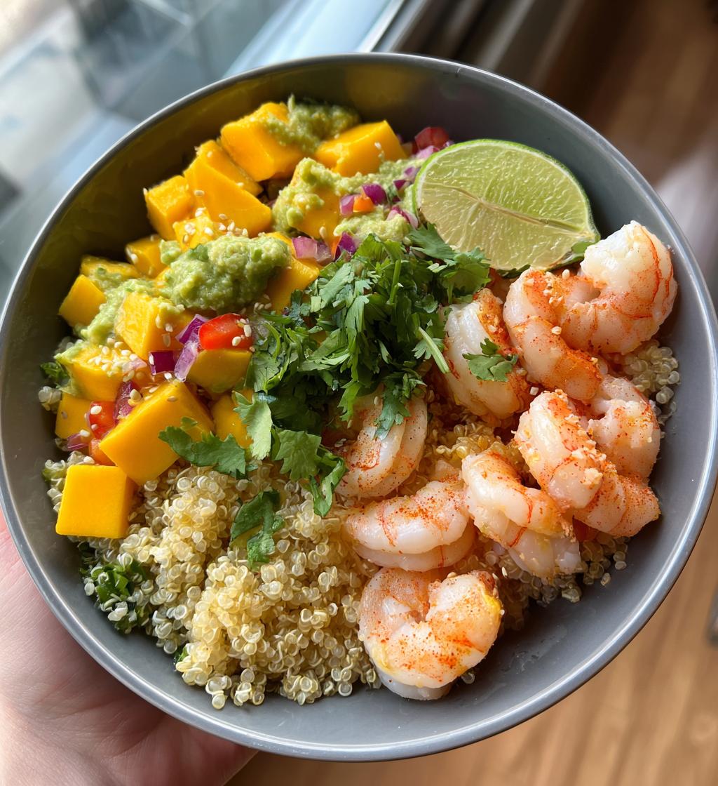 shrimp avocado mango bowl - detail 1
