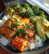 sriracha honey salmon bowls