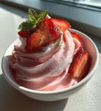 strawberry frozen yogurt