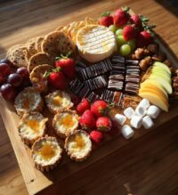 dessert charcuterie board thanksgiving