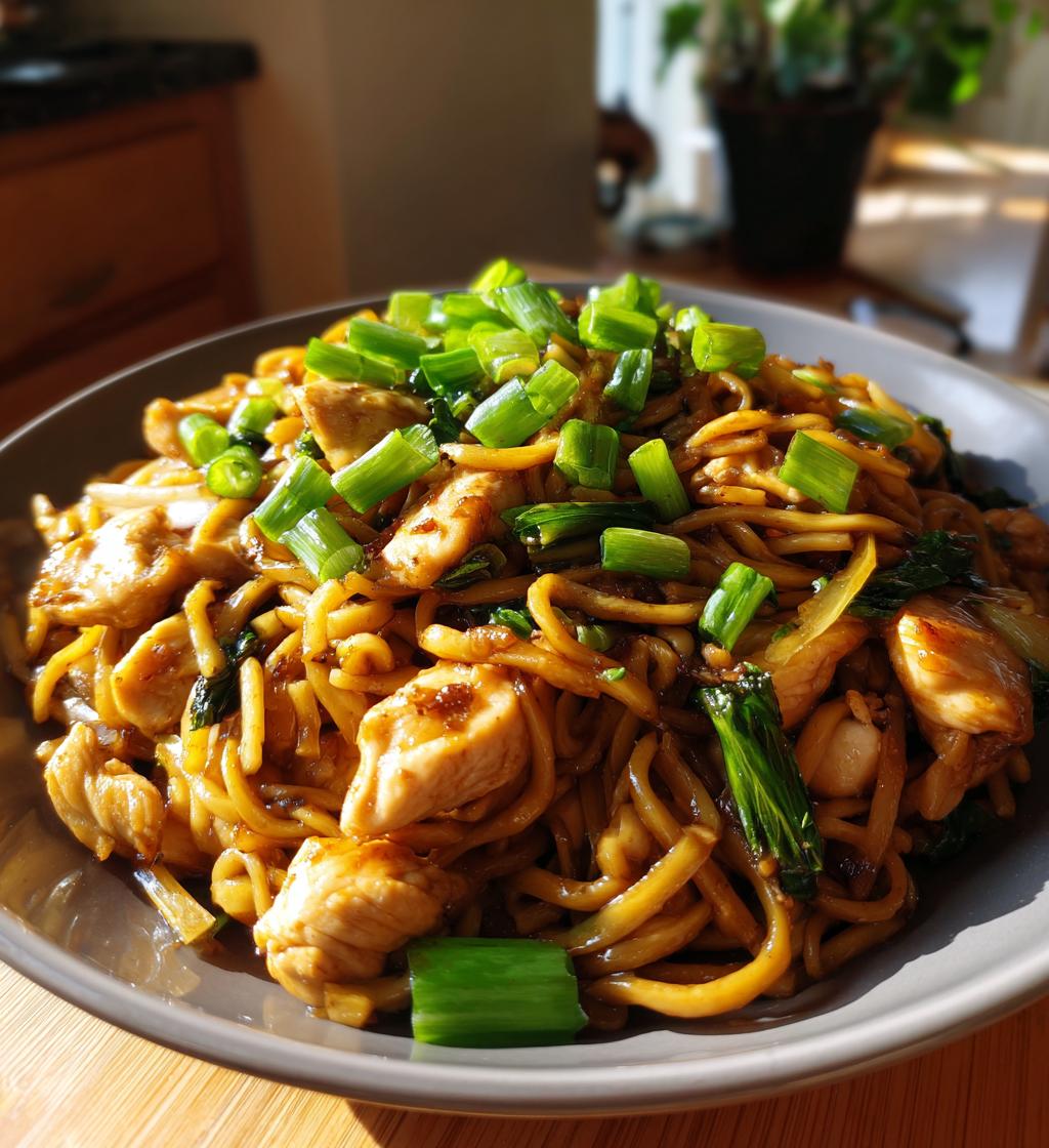 sticky garlic chicken noodles - detail 1