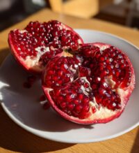 how to cut a pomegranate