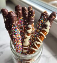 valentines chocolate pretzels