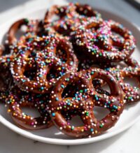 valentines day chocolate pretzels